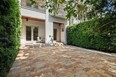 Townhouse in Miami, Florida 3 bedrooms, 248.79 sq.m. № 2189550 - photo 28