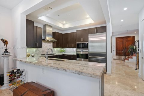 Townhouse in Miami, Florida 3 bedrooms, 248.79 sq.m. № 2189550 - photo 5
