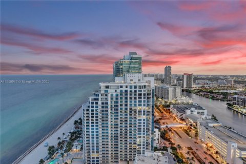 Copropriété à vendre à Hollywood, Floride: 3 chambres, 196.49 m2 № 2194380 - photo 2