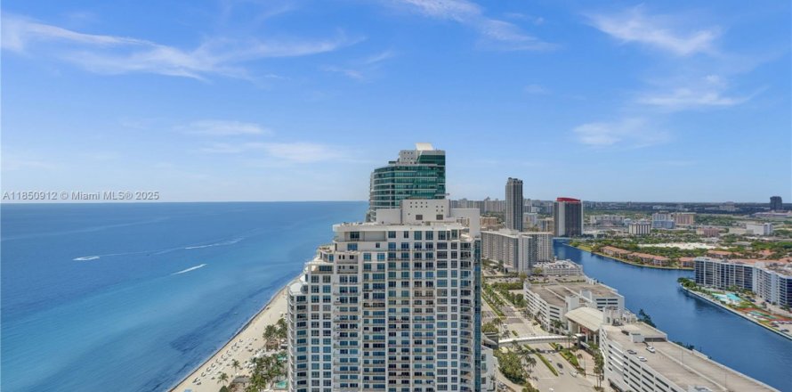Condo à Hollywood, Floride, 3 chambres № 2194380
