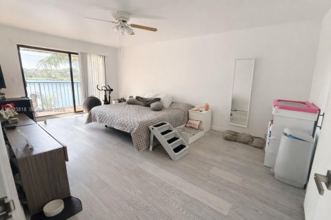 Townhouse in North Lauderdale, Florida 3 bedrooms, 163.04 sq.m. № 2069346 - photo 12