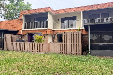 Townhouse in North Lauderdale, Florida 3 bedrooms, 163.04 sq.m. № 2069346 - photo 4