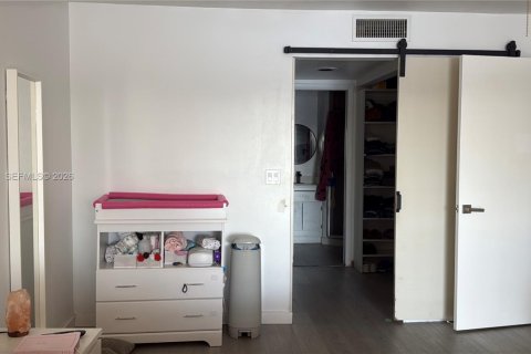 Townhouse in North Lauderdale, Florida 3 bedrooms, 163.04 sq.m. № 2069346 - photo 14