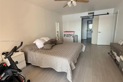 Townhouse in North Lauderdale, Florida 3 bedrooms, 163.04 sq.m. № 2069346 - photo 15