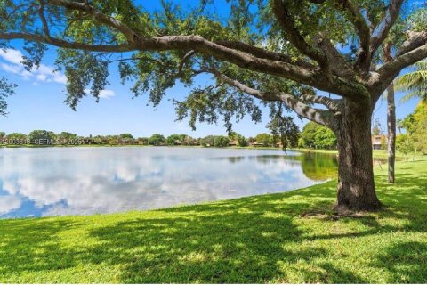 Townhouse in North Lauderdale, Florida 3 bedrooms, 163.04 sq.m. № 2069346 - photo 5