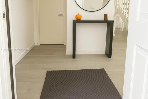 Townhouse in North Lauderdale, Florida 3 bedrooms, 163.04 sq.m. № 2069346 - photo 10