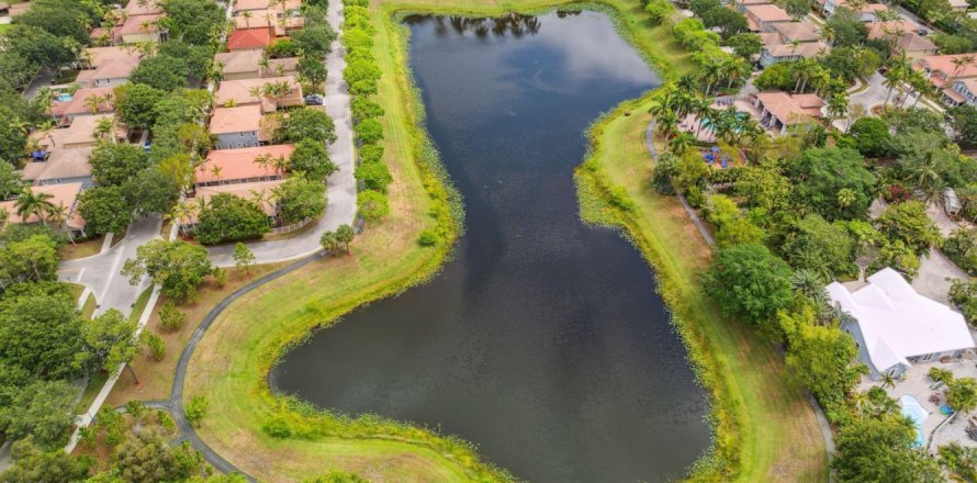 Townhouse in Delray Beach, Florida 3 bedrooms, 122.26 sq.m. № 1221243