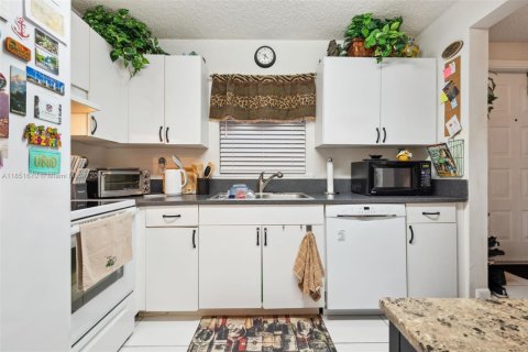 Townhouse in Lighthouse Point, Florida 2 bedrooms, 94.76 sq.m. № 1867009 - photo 7