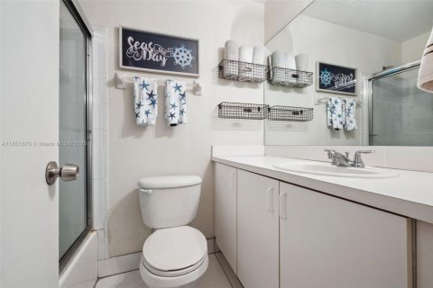 Townhouse in Lighthouse Point, Florida 2 bedrooms, 94.76 sq.m. № 1867009 - photo 11