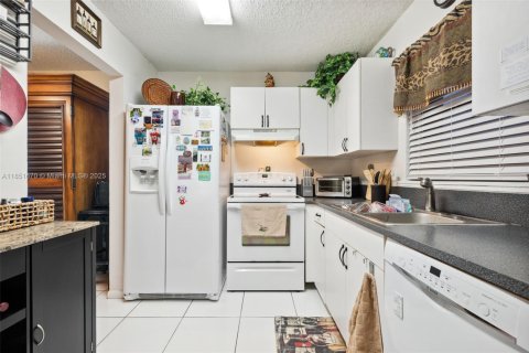 Townhouse in Lighthouse Point, Florida 2 bedrooms, 94.76 sq.m. № 1867009 - photo 8