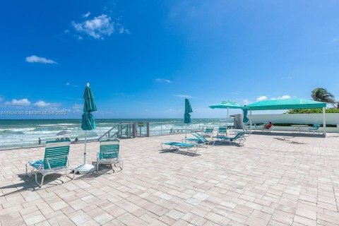 Copropriété à louer à Hollywood, Floride: 2 chambres, 78.69 m2 № 1867589 - photo 26