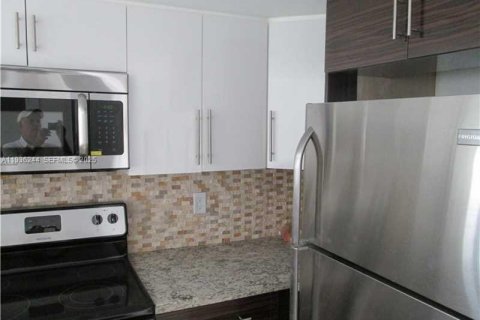 Купить кондоминиум в Тамарак, Флорида 3 спальни, 114.27м2, № 1994412 - фото 4