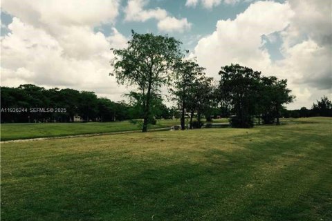 Купить кондоминиум в Тамарак, Флорида 3 спальни, 114.27м2, № 1994412 - фото 2