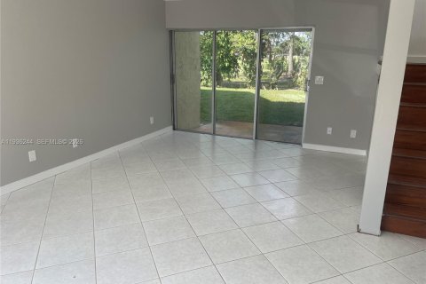 Купить кондоминиум в Тамарак, Флорида 3 спальни, 114.27м2, № 1994412 - фото 15