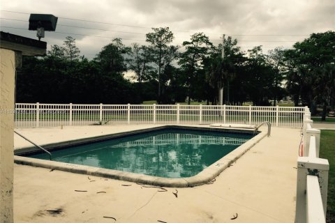 Купить кондоминиум в Тамарак, Флорида 3 спальни, 114.27м2, № 1994412 - фото 13