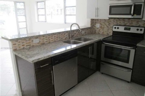 Купить кондоминиум в Тамарак, Флорида 3 спальни, 114.27м2, № 1994412 - фото 3