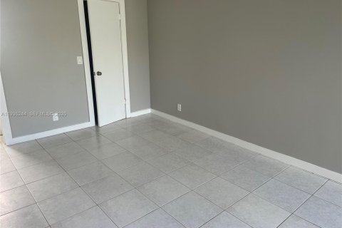 Купить кондоминиум в Тамарак, Флорида 3 спальни, 114.27м2, № 1994412 - фото 24