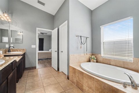Casa en venta en San Antonio, Florida, 4 dormitorios, 243.68 m2 № 2377559 - foto 18