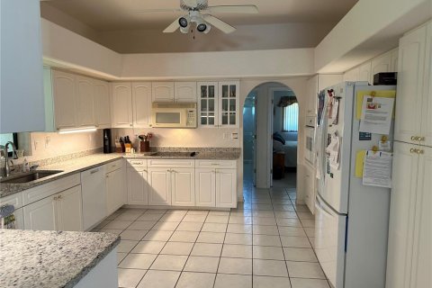 House in Port Charlotte, Florida 3 bedrooms, 198.44 sq.m. № 1812732 - photo 8