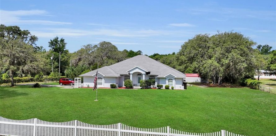 Villa ou maison à Dunnellon, Floride 4 chambres, 278.61 m2 № 2156002