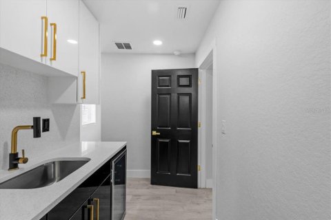 House in Tampa, Florida 4 bedrooms, 138.8 sq.m. № 1810773 - photo 28