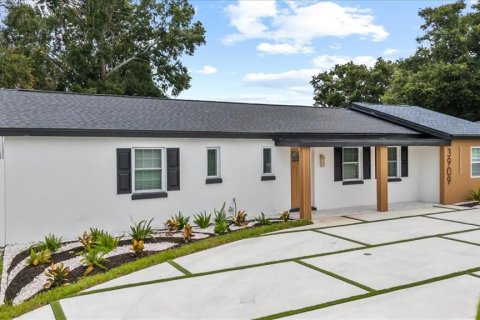 House in Tampa, Florida 4 bedrooms, 138.8 sq.m. № 1810773 - photo 5