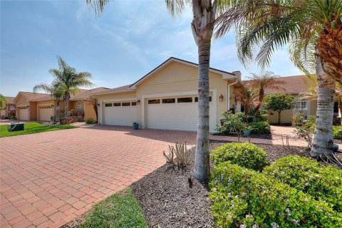 House in Winter Haven, Florida 2 bedrooms, 107.58 sq.m. № 2166471