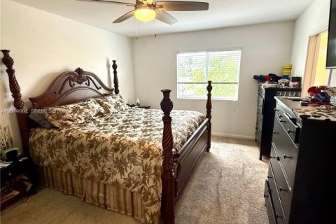 Touwnhouse à vendre à Miami Gardens, Floride: 4 chambres, 148.83 m2 № 2153719 - photo 5