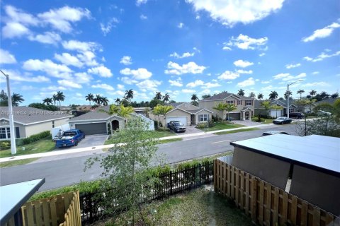 Touwnhouse à vendre à Miami Gardens, Floride: 4 chambres, 148.83 m2 № 2153719 - photo 12