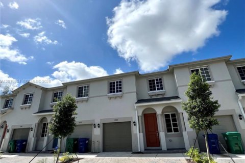 Touwnhouse à vendre à Miami Gardens, Floride: 4 chambres, 148.83 m2 № 2153719 - photo 13