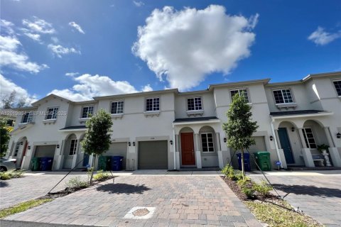 Touwnhouse à vendre à Miami Gardens, Floride: 4 chambres, 148.83 m2 № 2153719 - photo 24