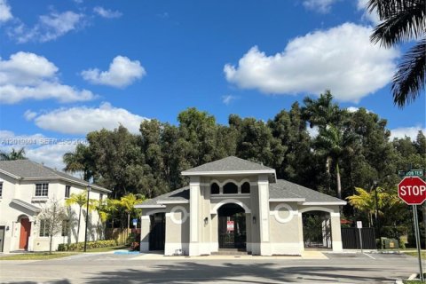 Touwnhouse à vendre à Miami Gardens, Floride: 4 chambres, 148.83 m2 № 2153719 - photo 28