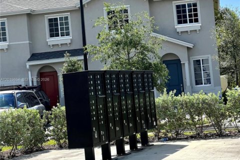 Touwnhouse à vendre à Miami Gardens, Floride: 4 chambres, 148.83 m2 № 2153719 - photo 23