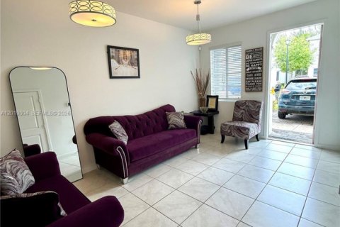 Touwnhouse à vendre à Miami Gardens, Floride: 4 chambres, 148.83 m2 № 2153719 - photo 16