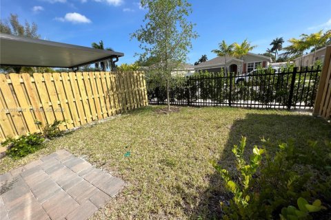 Touwnhouse à vendre à Miami Gardens, Floride: 4 chambres, 148.83 m2 № 2153719 - photo 10