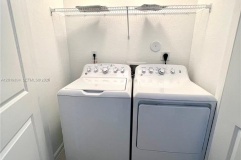 Touwnhouse à vendre à Miami Gardens, Floride: 4 chambres, 148.83 m2 № 2153719 - photo 20