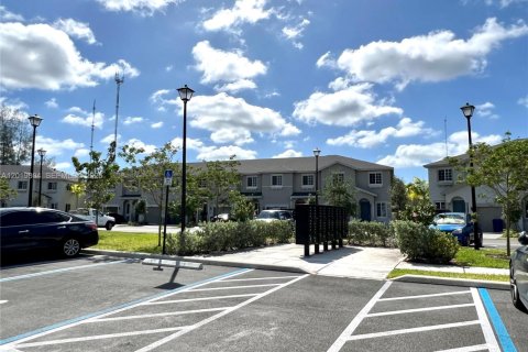 Touwnhouse à vendre à Miami Gardens, Floride: 4 chambres, 148.83 m2 № 2153719 - photo 25