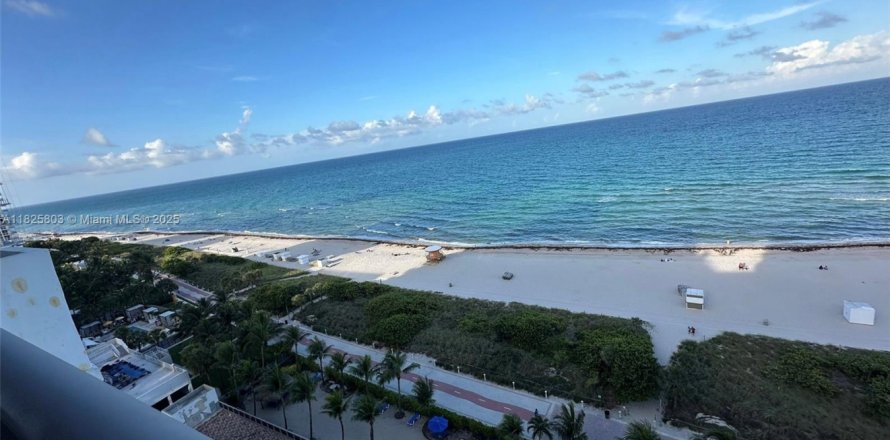 Condominio en Miami Beach, Florida, 2 dormitorios № 1794267