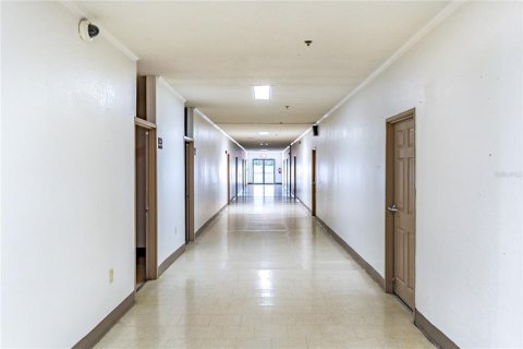 Immobilier commercial à vendre à Thonotosassa, Floride: 3154.03 m2 № 2133430 - photo 12