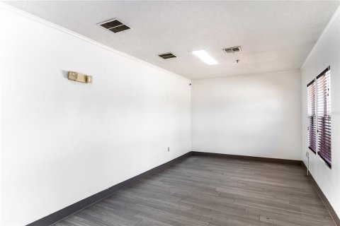 Immobilier commercial à vendre à Thonotosassa, Floride: 3154.03 m2 № 2133430 - photo 17