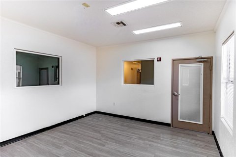 Immobilier commercial à vendre à Thonotosassa, Floride: 3154.03 m2 № 2133430 - photo 18