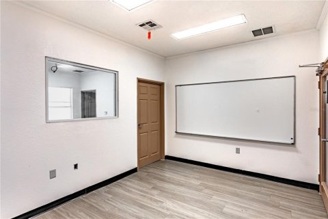 Immobilier commercial à vendre à Thonotosassa, Floride: 3154.03 m2 № 2133430 - photo 15