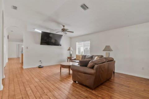 Villa ou maison à vendre à Valrico, Floride: 4 chambres, 189.15 m2 № 2388947 - photo 6