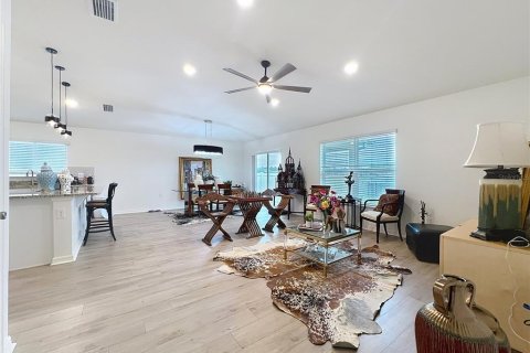 House in Davenport, Florida 4 bedrooms, 158.58 sq.m. № 1528510 - photo 12