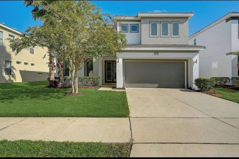 Casa en Kissimmee, Florida 5 dormitorios, 282.61 m2 № 2134747