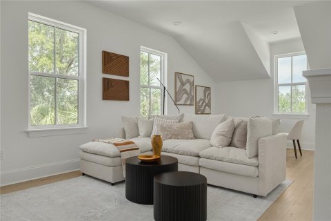 Купить виллу или дом в Сент-Питерсберг, Флорида 8 комнат, 331.94м2, № 2424247 - фото 15