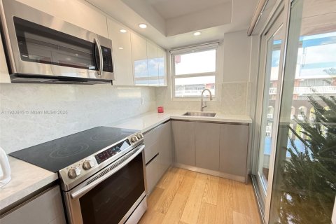 Condominio en venta en Hallandale Beach, Florida, 1 dormitorio, 61.32 m2 № 1975043 - foto 7