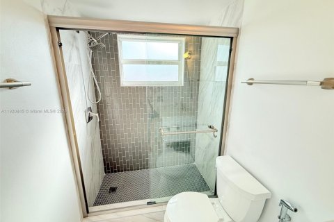 Condominio en venta en Hallandale Beach, Florida, 1 dormitorio, 61.32 m2 № 1975043 - foto 15