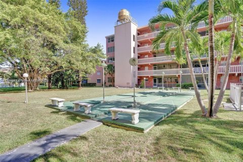 Condominio en venta en Hallandale Beach, Florida, 1 dormitorio, 61.32 m2 № 1975043 - foto 23