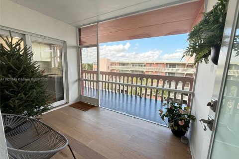 Condominio en venta en Hallandale Beach, Florida, 1 dormitorio, 61.32 m2 № 1975043 - foto 20